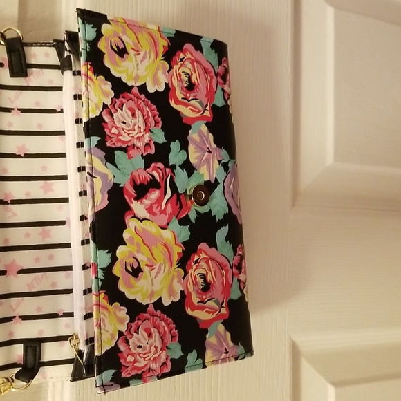 Betsey Johnson Purse with Dog Face Removable strap Excellent Condition. NWOT - Picture 8 of 12